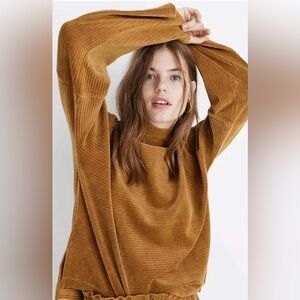 Madewell Texture and Thread Corduroy
Turtleneck in Gold